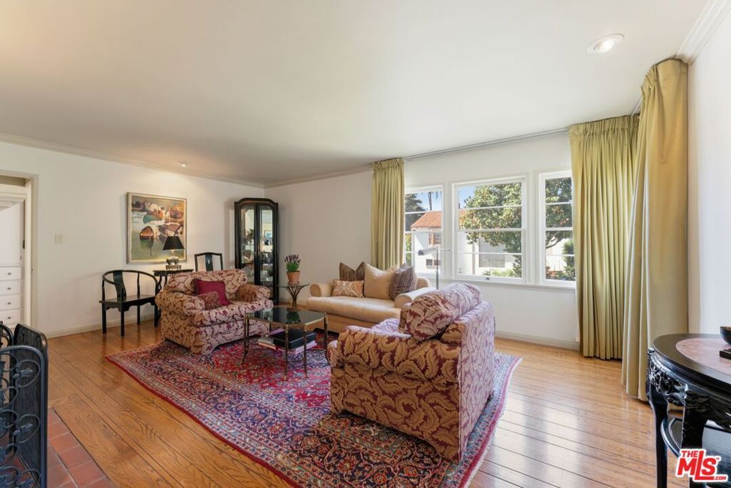Image 6 of property listing at 5506 Summerhill Drive, Los Angeles, CA 90043