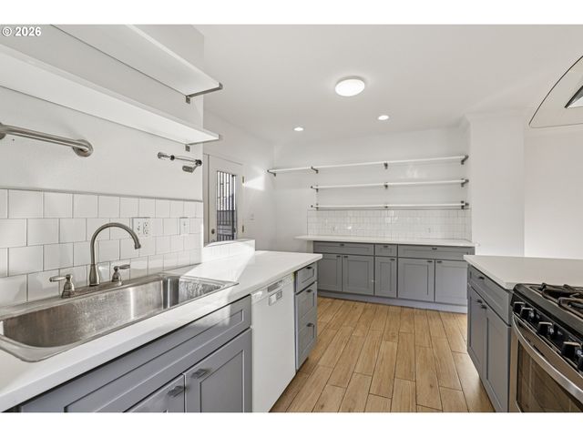 1005 Ne 72ND Ave, Portland, OR 97213