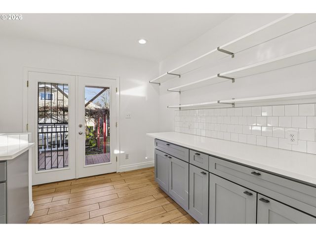 1005 Ne 72ND Ave, Portland, OR 97213