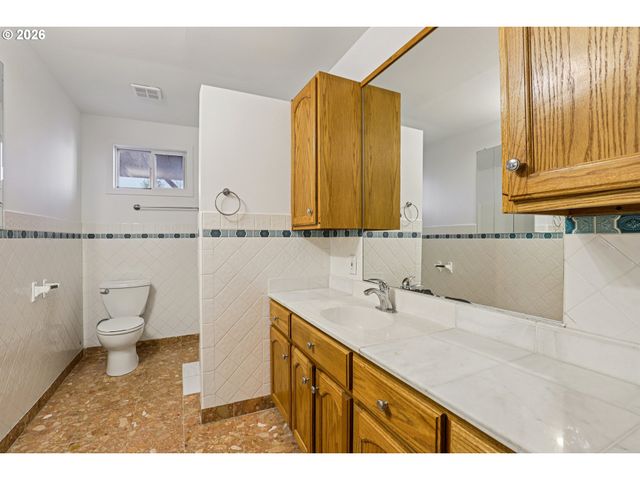 1005 Ne 72ND Ave, Portland, OR 97213