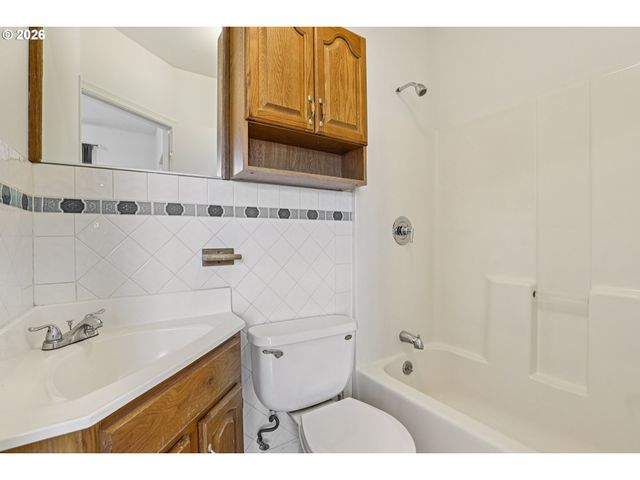 1005 Ne 72ND Ave, Portland, OR 97213