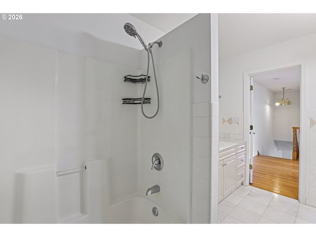 1005 Ne 72ND Ave, Portland, OR 97213