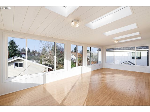 1005 Ne 72ND Ave, Portland, OR 97213