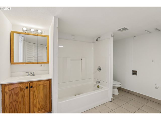 1005 Ne 72ND Ave, Portland, OR 97213