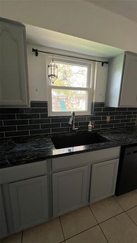 1808 Dolphin Drive, Seabrook, TX 77586