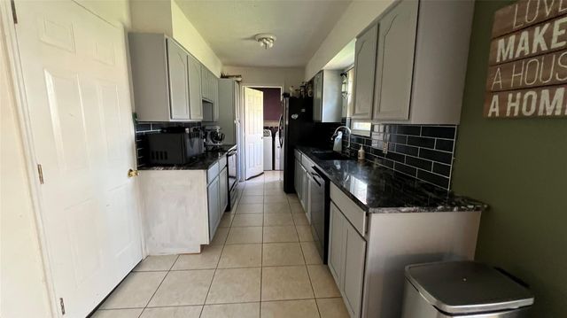 1808 Dolphin Drive, Seabrook, TX 77586