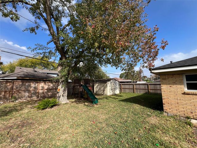 1808 Dolphin Drive, Seabrook, TX 77586