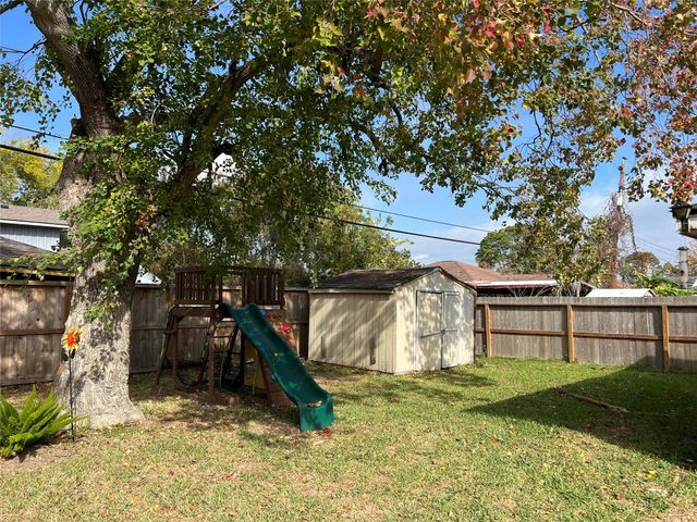 1808 Dolphin Drive, Seabrook, TX 77586