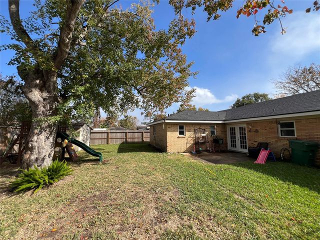 1808 Dolphin Drive, Seabrook, TX 77586