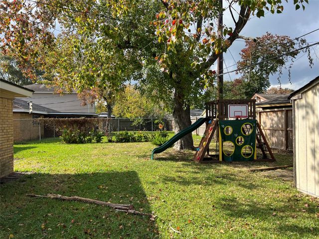 1808 Dolphin Drive, Seabrook, TX 77586