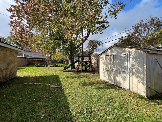 1808 Dolphin Drive, Seabrook, TX 77586