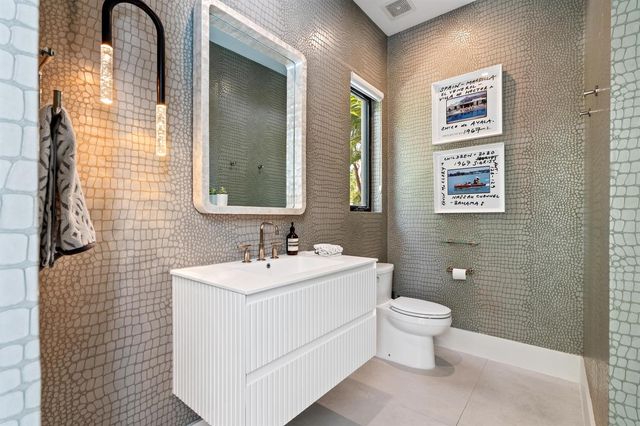 1080 Lake Drive, Delray Beach, FL 33444