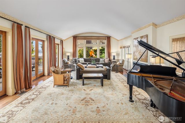 3038 E Laurelhurst Drive NE, Seattle, WA 98105
