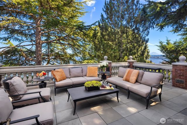3038 E Laurelhurst Drive NE, Seattle, WA 98105