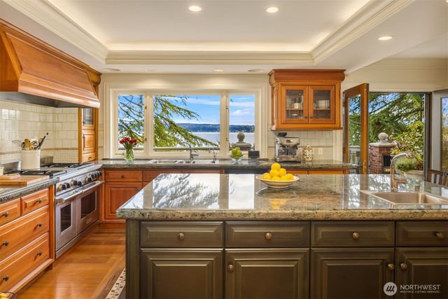 3038 E Laurelhurst Drive NE, Seattle, WA 98105