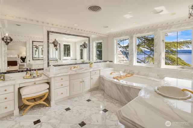 3038 E Laurelhurst Drive NE, Seattle, WA 98105
