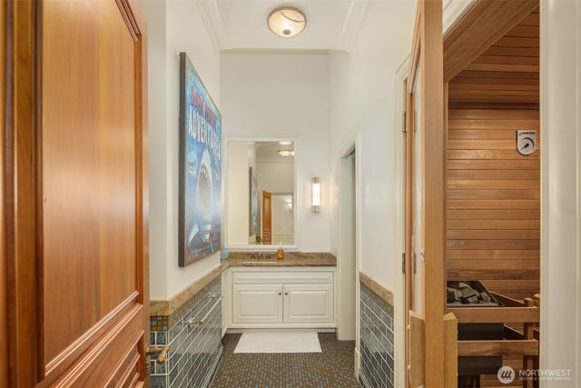 3038 E Laurelhurst Drive NE, Seattle, WA 98105