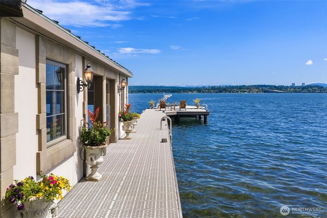 3038 E Laurelhurst Drive NE, Seattle, WA 98105