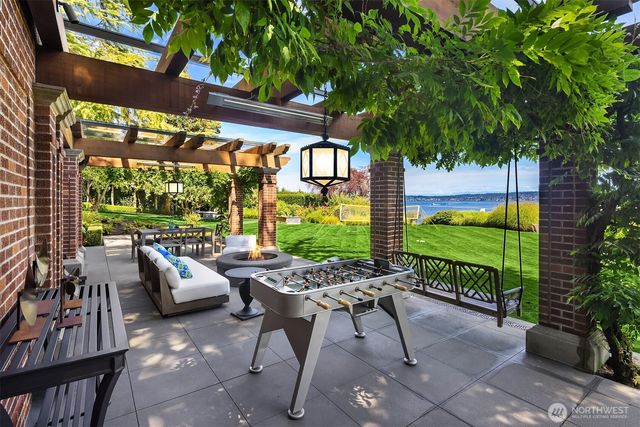 3038 E Laurelhurst Drive NE, Seattle, WA 98105