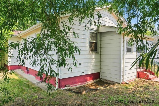 2315 BRADLEY AVE, Cheyenne, WY 82001