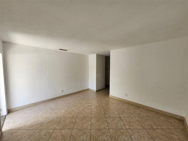 701 NE 36th Street, Oakland Park, FL 33334