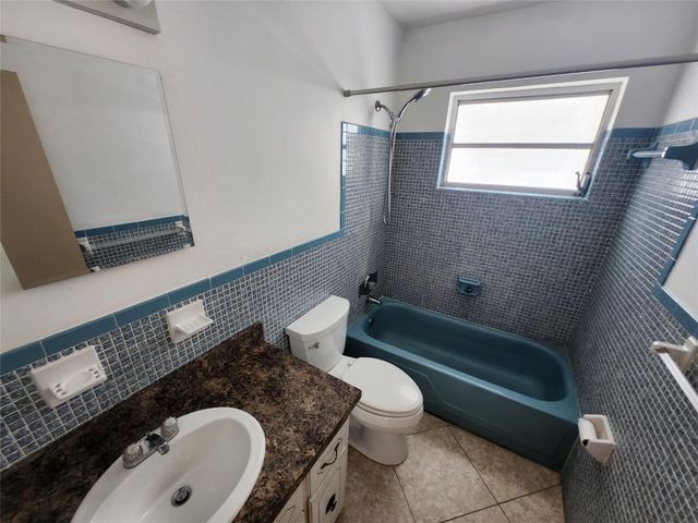 701 NE 36th Street, Oakland Park, FL 33334