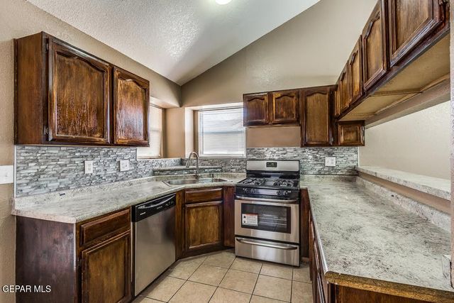 14217 THAYER PEASE Avenue, Horizon City, TX 79928