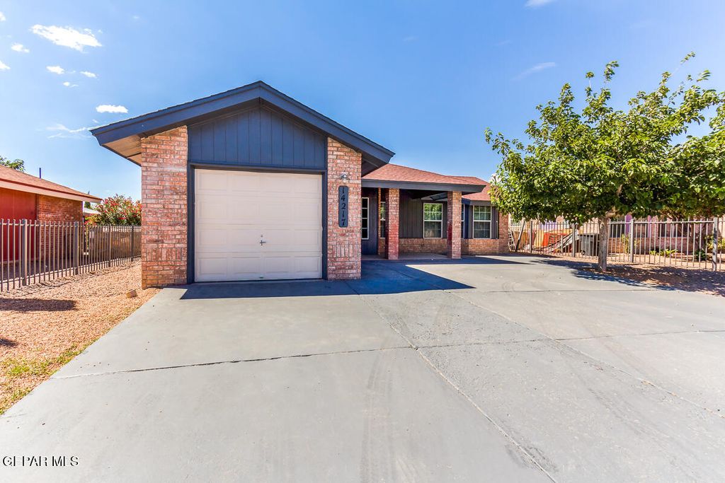 14217 THAYER PEASE Avenue, Horizon City, TX 79928