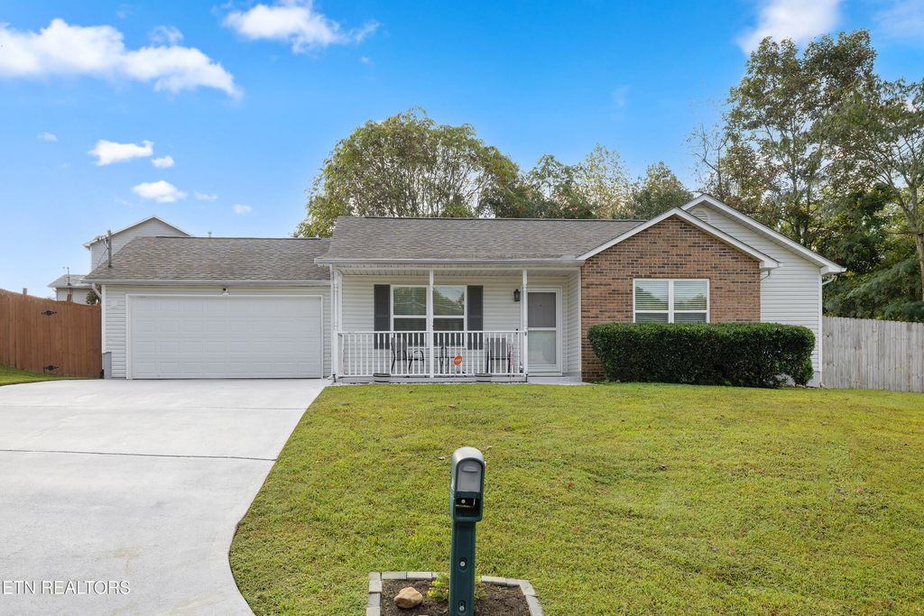 8212 Oak Terrace Lane, Powell, TN 37849