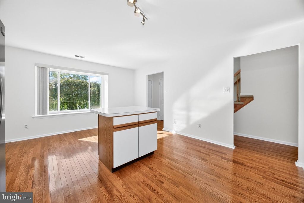 122 PEMBROKE CT, EXTON, PA 19341 — photo 4
