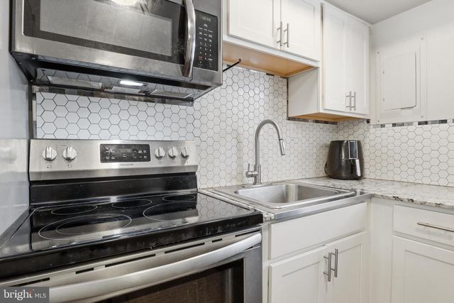 1752 DEVERS RD, York, PA 17404