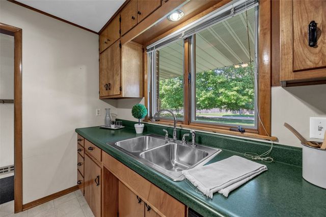 20 N 1st Avenue, Iowa City, IA 52245