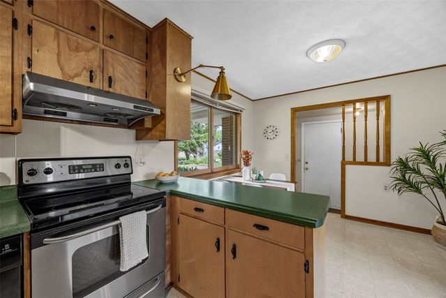 20 N 1st Avenue, Iowa City, IA 52245