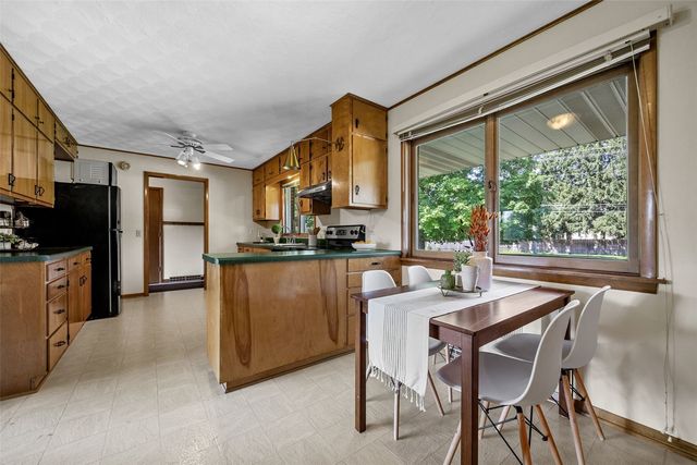 20 N 1st Avenue, Iowa City, IA 52245