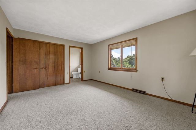 20 N 1st Avenue, Iowa City, IA 52245