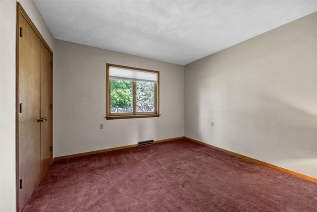 20 N 1st Avenue, Iowa City, IA 52245