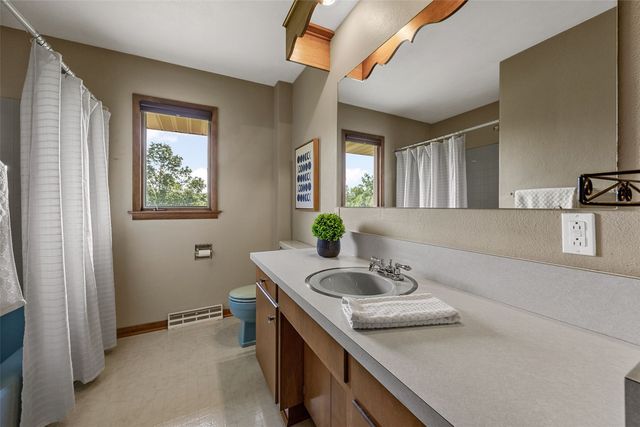 20 N 1st Avenue, Iowa City, IA 52245
