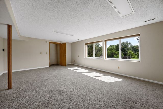20 N 1st Avenue, Iowa City, IA 52245