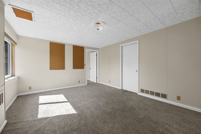 20 N 1st Avenue, Iowa City, IA 52245
