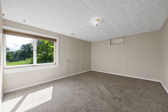 20 N 1st Avenue, Iowa City, IA 52245