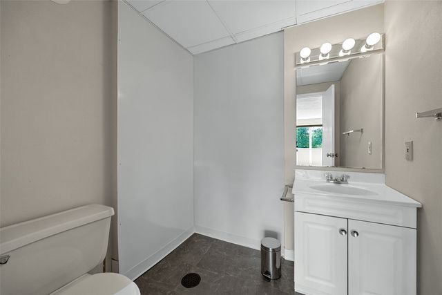 20 N 1st Avenue, Iowa City, IA 52245