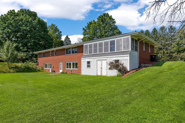 20 N 1st Avenue, Iowa City, IA 52245