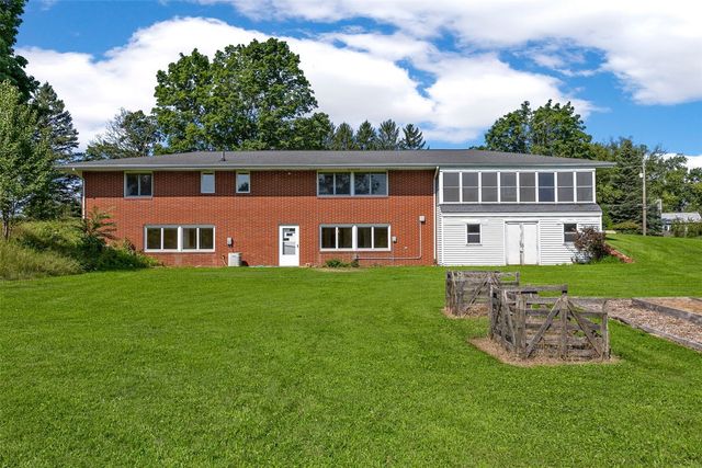 20 N 1st Avenue, Iowa City, IA 52245