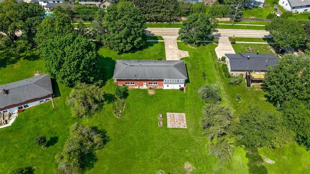 20 N 1st Avenue, Iowa City, IA 52245