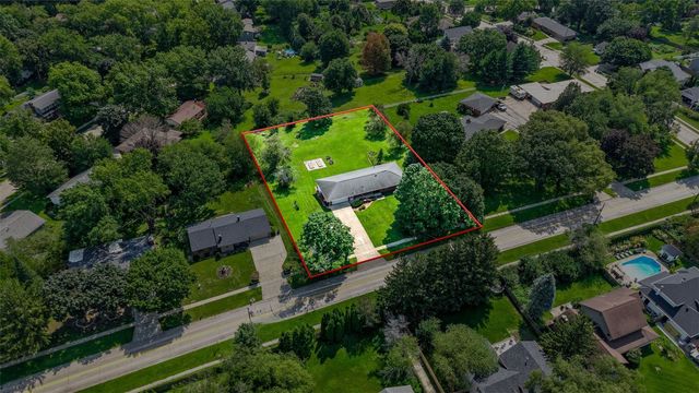20 N 1st Avenue, Iowa City, IA 52245
