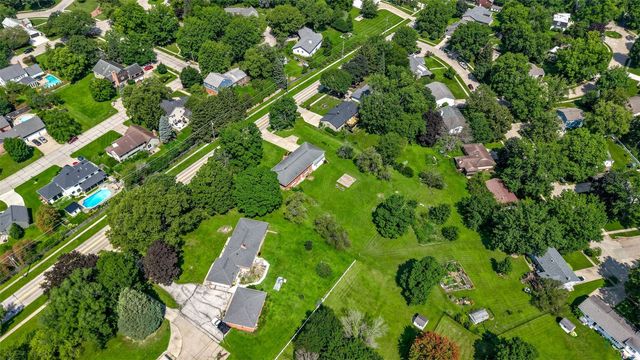 20 N 1st Avenue, Iowa City, IA 52245