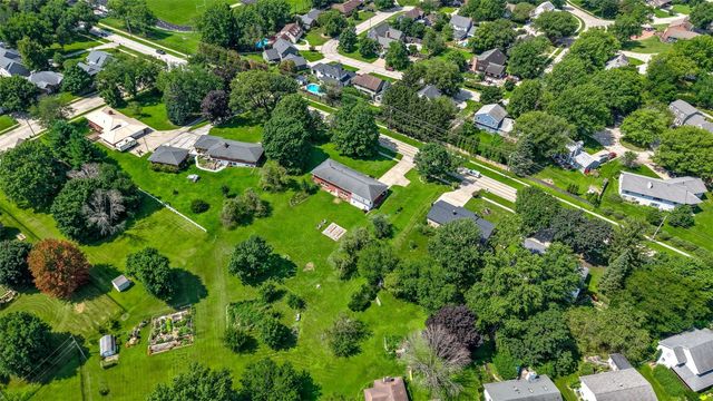 20 N 1st Avenue, Iowa City, IA 52245