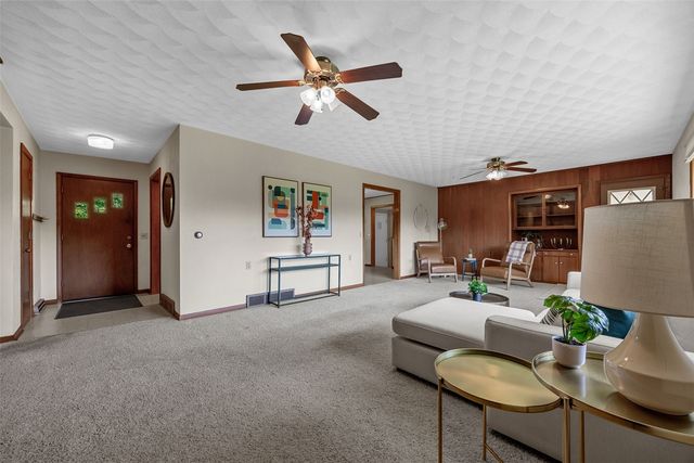 20 N 1st Avenue, Iowa City, IA 52245
