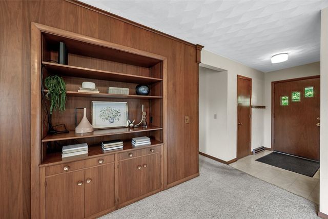 20 N 1st Avenue, Iowa City, IA 52245
