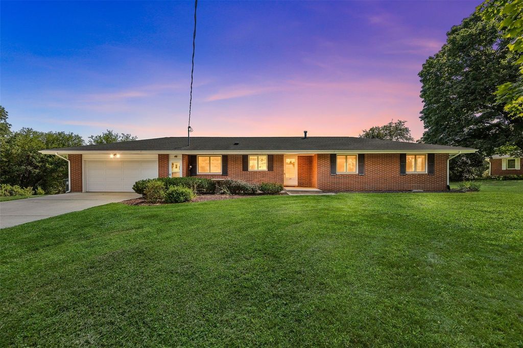20 N 1st Avenue, Iowa City, IA 52245